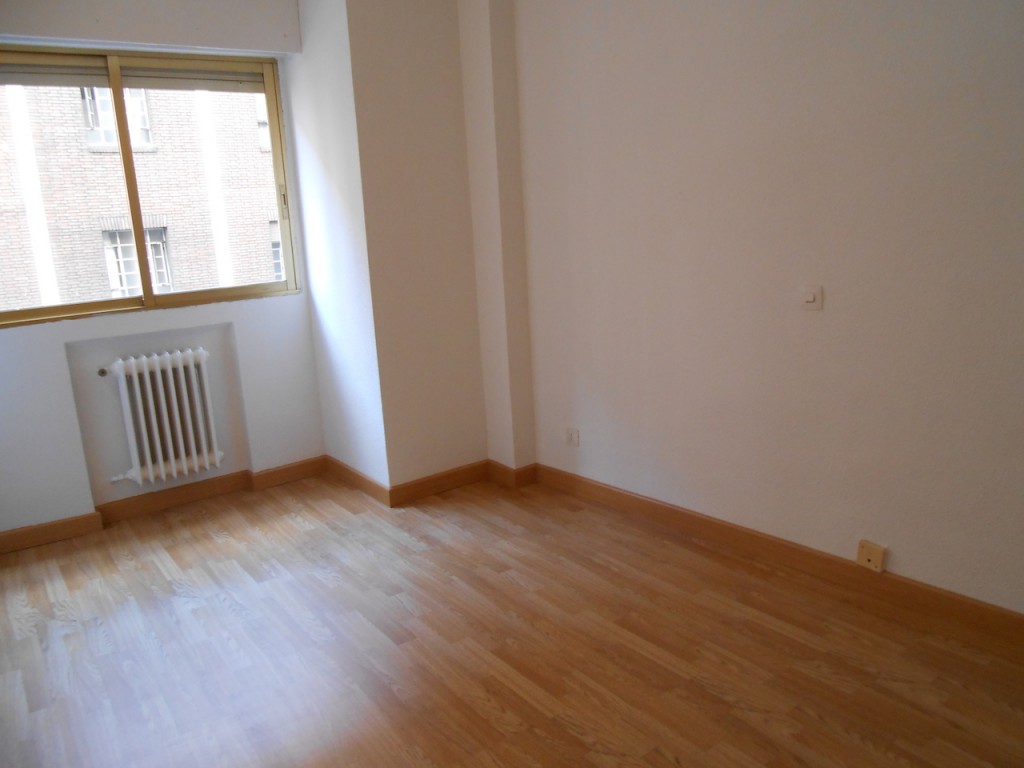 RONCES VALLES, 5- 2º2 12