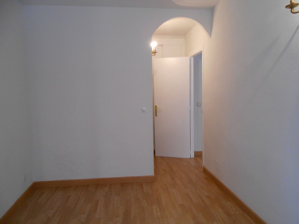 RONCES VALLES, 5- 2º2 13