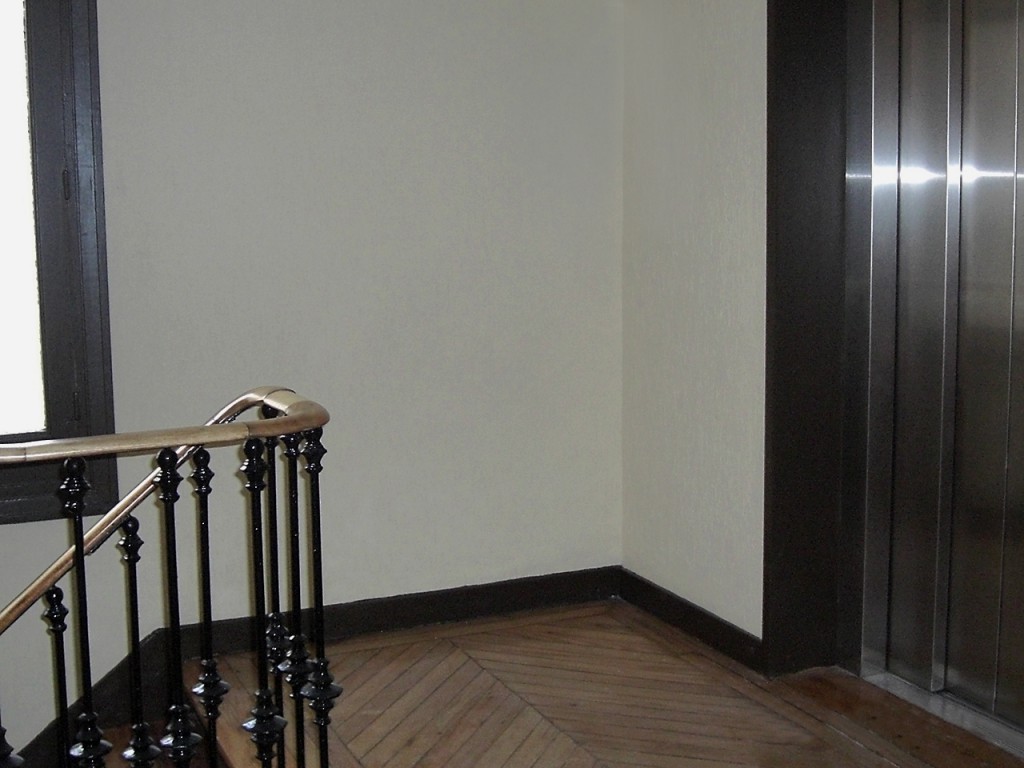 Reina, 17 - Escalera 02